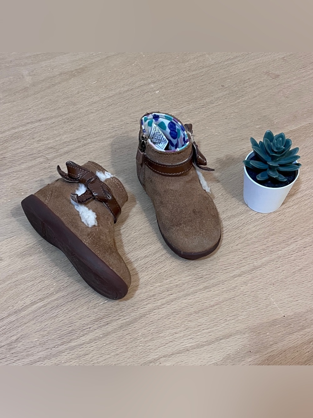 Ugg Libbie Toddler Brown Suede Leather Booties with side zipper